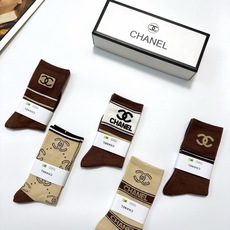 配包装 🌟【一盒5 双】 🌟Chanel香奈儿 经典字母logo ins超火爆中筒袜,纯棉面料,潮人必备 ,经典配色 配包装 🌟【一盒5 双】 🌟Chanel香奈儿 经典字母logo ins超火爆中筒袜,纯棉面料,潮人必备 ,经典配色
