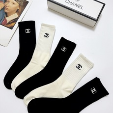 配包装 🌟【一盒5 双】 🌟Chanel 香奈儿 经典刺绣字母logo 纯棉中筒袜 ,ins超火爆小腿袜,纯棉面料 配包装 🌟【一盒5 双】 🌟Chanel 香奈儿 经典刺绣字母logo 纯棉中筒袜 ,ins超火爆小腿袜,纯棉面料
