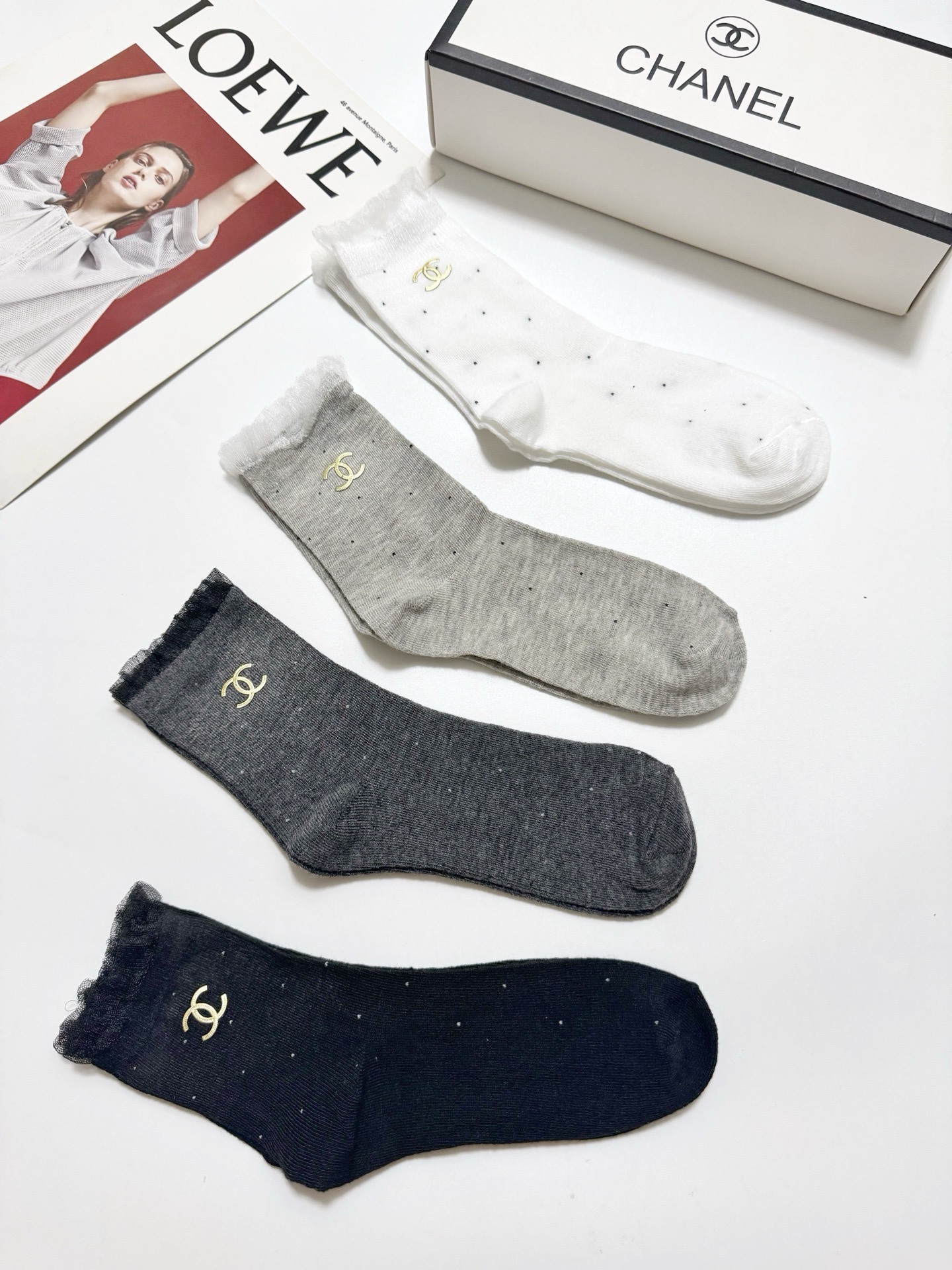 配包装 🌟【一盒4 双】  🌟Chanel 香奈儿 经典字母logo 纯棉中筒袜   ，ins超火爆小腿袜，纯棉面料，潮