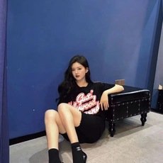配包装 🌟【一盒4双】 🌟Chanel 香奈儿 经典纯色 字母logo 纯棉中筒袜 🌟ins爆款!专柜在售ing 🌟原 配包装 🌟【一盒4双】 🌟Chanel 香奈儿 经典纯色 字母logo 纯棉中筒袜 🌟ins爆款!专柜在售ing 🌟原