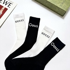 配包装 🌟【一盒4 双】 🌟Gucci 古奇 爆款双G字母 长筒袜 小腿袜,短腿袜 。专柜同步发售ing ,巨多明星红 配包装 🌟【一盒4 双】 🌟Gucci 古奇 爆款双G字母 长筒袜 小腿袜,短腿袜 。专柜同步发售ing ,巨多明星红