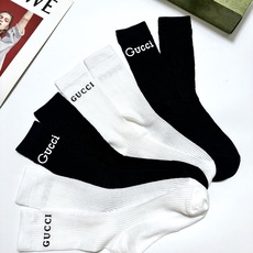 配包装 🌟【一盒4 双】 🌟Gucci 古奇 爆款双G字母 长筒袜 小腿袜,短腿袜 。专柜同步发售ing ,巨多明星红 配包装 🌟【一盒4 双】 🌟Gucci 古奇 爆款双G字母 长筒袜 小腿袜,短腿袜 。专柜同步发售ing ,巨多明星红