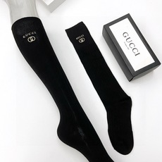 配包装 🌟【一盒一双】 🌟 Gucci 古琦 爆款经典字母 长筒袜 小腿袜。双针针织材质,超完美结合,款式经典,专柜同步 配包装 🌟【一盒一双】 🌟 Gucci 古琦 爆款经典字母 长筒袜 小腿袜。双针针织材质,超完美结合,款式经典,专柜同步