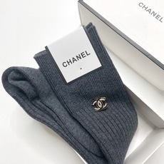 配包装 🌟【一盒一双】 🌟 Chanel 香奈儿 爆款经典字母 logo 长筒袜 小腿袜。双针针织材质,超完美结合,款式 配包装 🌟【一盒一双】 🌟 Chanel 香奈儿 爆款经典字母 logo 长筒袜 小腿袜。双针针织材质,超完美结合,款式