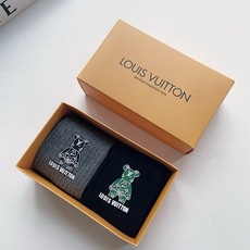 配包装 🌟【一盒2 双】 🌟LV 路易威登 经典字母logo 透气纯棉中筒袜 ,重工配饰,ins超火爆红人同款,精美 配包装 🌟【一盒2 双】 🌟LV 路易威登 经典字母logo 透气纯棉中筒袜 ,重工配饰,ins超火爆红人同款,精美