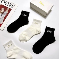 配包装 🌟【一盒4双】 🌟Dior 迪奥 经典字母logo 纯棉短筒袜 经典纯色短袜 🌟ins爆款!专柜在售ing 🌟原 配包装 🌟【一盒4双】 🌟Dior 迪奥 经典字母logo 纯棉短筒袜 经典纯色短袜 🌟ins爆款!专柜在售ing 🌟原