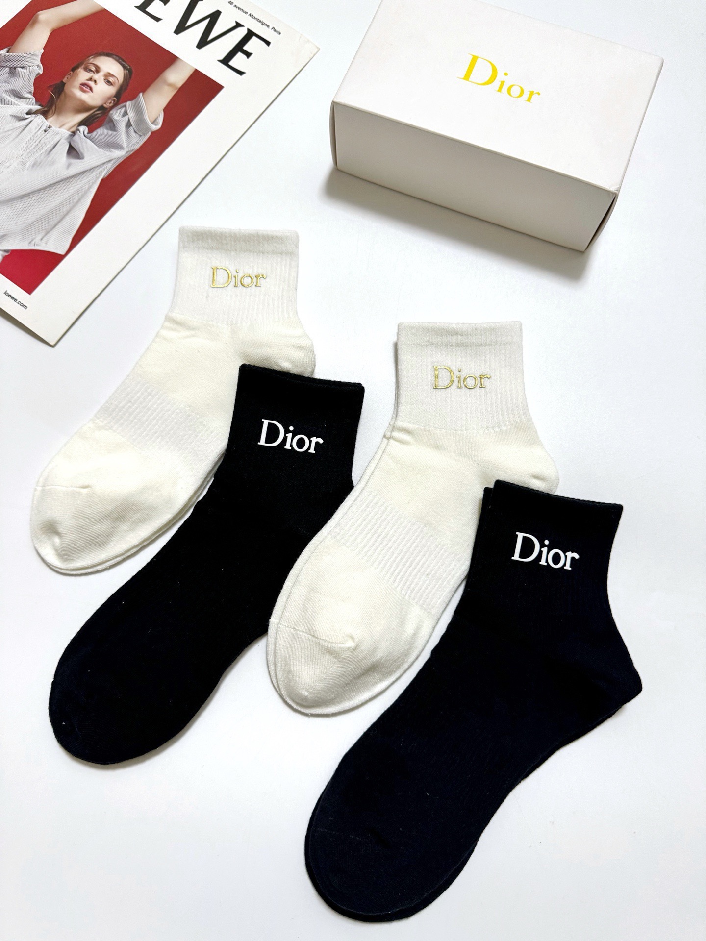 配包装 🌟【一盒4双】 🌟Dior 迪奥 经典字母logo 纯棉短筒袜 经典纯色短袜 🌟ins爆款!专柜在售ing 🌟原 配包装 🌟【一盒4双】 🌟Dior 迪奥 经典字母logo 纯棉短筒袜 经典纯色短袜 🌟ins爆款!专柜在售ing 🌟原