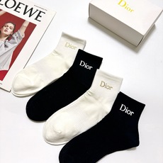 配包装 🌟【一盒4双】 🌟Dior 迪奥 经典字母logo 纯棉短筒袜 经典纯色短袜 🌟ins爆款!专柜在售ing 🌟原 配包装 🌟【一盒4双】 🌟Dior 迪奥 经典字母logo 纯棉短筒袜 经典纯色短袜 🌟ins爆款!专柜在售ing 🌟原