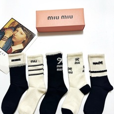 配包装 🌟【一盒5 双】 🌟缪缪 miumiu 经典字母logo 羊绒混纺 中筒袜 ,ins超火爆配色 ,超级软糯 配包装 🌟【一盒5 双】 🌟缪缪 miumiu 经典字母logo 羊绒混纺 中筒袜 ,ins超火爆配色 ,超级软糯