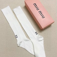 配包装 🌟【一盒一 双】 🌟缪缪 miumiu 经典字母logo纯棉袜 小腿堆堆袜,ins超火爆红人同款,精美 面料, 配包装 🌟【一盒一 双】 🌟缪缪 miumiu 经典字母logo纯棉袜 小腿堆堆袜,ins超火爆红人同款,精美 面料,