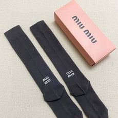 配包装 🌟【一盒一 双】 🌟缪缪 miumiu 经典字母logo纯棉袜 小腿堆堆袜,ins超火爆红人同款,精美 面料, 配包装 🌟【一盒一 双】 🌟缪缪 miumiu 经典字母logo纯棉袜 小腿堆堆袜,ins超火爆红人同款,精美 面料,