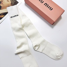 配包装 🌟【一盒一双】 🌟缪缪 miumiu 经典字母logo纯棉长筒袜 小腿袜 🌟ins爆款!专柜在售ing 🌟好看 配包装 🌟【一盒一双】 🌟缪缪 miumiu 经典字母logo纯棉长筒袜 小腿袜 🌟ins爆款!专柜在售ing 🌟好看
