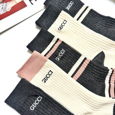 配包装 🌟【一盒5 双】 🌟Gucci 古琦 经典刺绣字母logo 纯棉中筒袜 ,ins超火爆小腿袜,纯棉面料,潮 配包装 🌟【一盒5 双】 🌟Gucci 古琦 经典刺绣字母logo 纯棉中筒袜 ,ins超火爆小腿袜,纯棉面料,潮