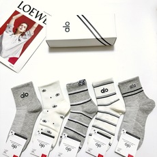 配包装 🌟【一盒5 双】 🌟alo经典字母logo 纯棉 混纺网面 中筒袜 ,软糯亲肤,ins超火爆配色 ,潮人必 配包装 🌟【一盒5 双】 🌟alo经典字母logo 纯棉 混纺网面 中筒袜 ,软糯亲肤,ins超火爆配色 ,潮人必