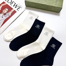 配包装 🌟【一盒4双】 🌟Gucci 古琦 经典纯色 字母logo 纯棉中筒袜 🌟ins爆款!专柜在售ing 🌟原单货 配包装 🌟【一盒4双】 🌟Gucci 古琦 经典纯色 字母logo 纯棉中筒袜 🌟ins爆款!专柜在售ing 🌟原单货