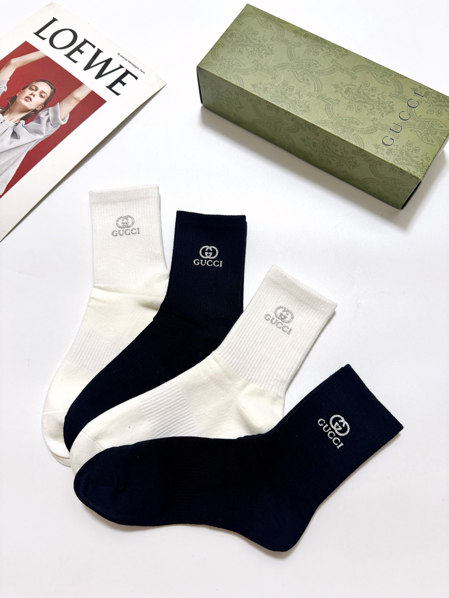 配包装 🌟【一盒4双】 🌟Gucci 古琦 经典纯色 字母logo 纯棉中筒袜 🌟ins爆款!专柜在售ing 🌟原单货 配包装 🌟【一盒4双】 🌟Gucci 古琦 经典纯色 字母logo 纯棉中筒袜 🌟ins爆款!专柜在售ing 🌟原单货
