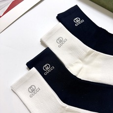 配包装 🌟【一盒4双】 🌟Gucci 古琦 经典纯色 字母logo 纯棉中筒袜 🌟ins爆款!专柜在售ing 🌟原单货 配包装 🌟【一盒4双】 🌟Gucci 古琦 经典纯色 字母logo 纯棉中筒袜 🌟ins爆款!专柜在售ing 🌟原单货