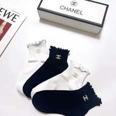 配包装 🌟【一盒4 双】 🌟Chanel 香奈儿 经典字母logo 透气纯棉花边短筒袜 ,ins超火爆红人同款,精美 配包装 🌟【一盒4 双】 🌟Chanel 香奈儿 经典字母logo 透气纯棉花边短筒袜 ,ins超火爆红人同款,精美
