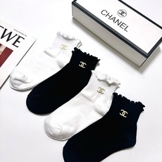 配包装 🌟【一盒4 双】 🌟Chanel 香奈儿 经典字母logo 透气纯棉花边短筒袜 ,ins超火爆红人同款,精美 配包装 🌟【一盒4 双】 🌟Chanel 香奈儿 经典字母logo 透气纯棉花边短筒袜 ,ins超火爆红人同款,精美