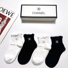 配包装 🌟【一盒4 双】 🌟Chanel 香奈儿 经典字母logo 透气纯棉花边短筒袜 ,ins超火爆红人同款,精美 配包装 🌟【一盒4 双】 🌟Chanel 香奈儿 经典字母logo 透气纯棉花边短筒袜 ,ins超火爆红人同款,精美