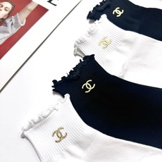 配包装 🌟【一盒4 双】 🌟Chanel 香奈儿 经典字母logo 透气纯棉花边短筒袜 ,ins超火爆红人同款,精美 配包装 🌟【一盒4 双】 🌟Chanel 香奈儿 经典字母logo 透气纯棉花边短筒袜 ,ins超火爆红人同款,精美