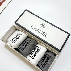 配包装 🌟【一盒4 双】 🌟Chanel 香奈儿 经典字母logo 纯棉中筒袜 ,ins超火爆红人同款,精美 面料,潮 配包装 🌟【一盒4 双】 🌟Chanel 香奈儿 经典字母logo 纯棉中筒袜 ,ins超火爆红人同款,精美 面料,潮
