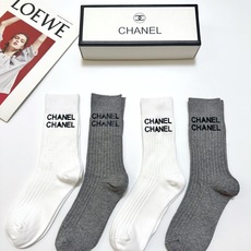 配包装 🌟【一盒4 双】 🌟Chanel 香奈儿 经典字母logo 纯棉中筒袜 ,ins超火爆红人同款,精美 面料,潮 配包装 🌟【一盒4 双】 🌟Chanel 香奈儿 经典字母logo 纯棉中筒袜 ,ins超火爆红人同款,精美 面料,潮