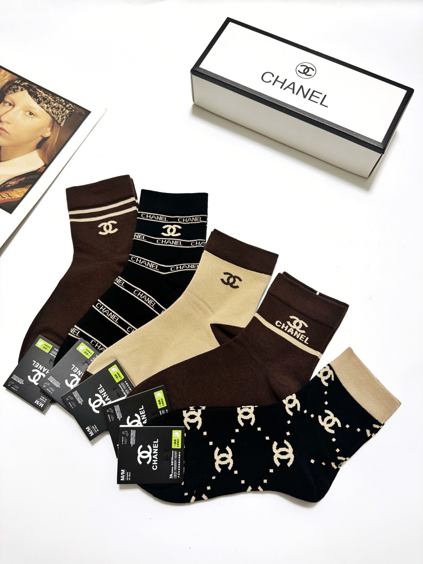配包装 🌟【一盒5 双】  🌟Chanel 香奈儿 经典字母logo ins超火爆中筒袜，纯棉面料，潮人必备 ，经典配色