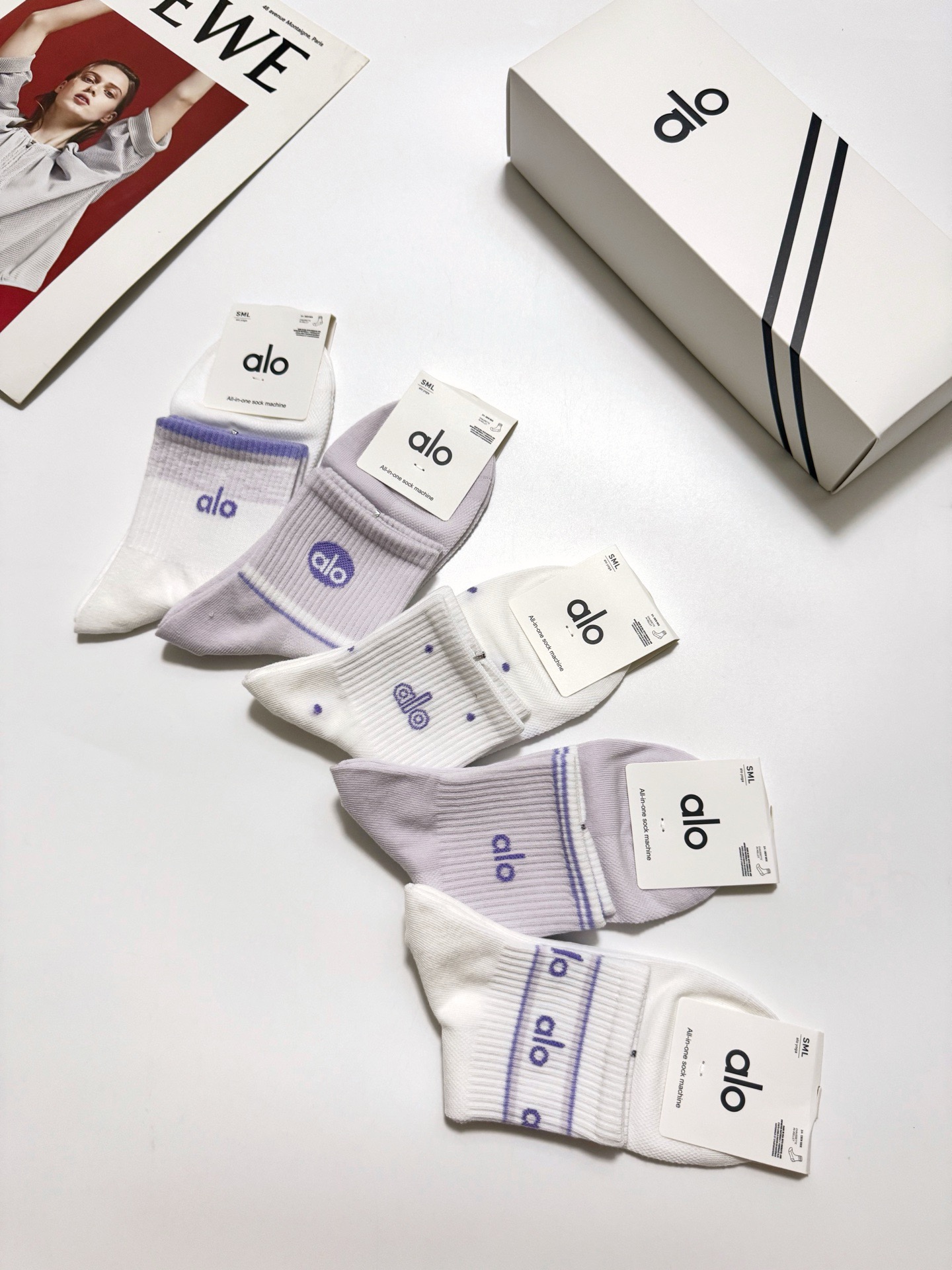 配包装 🌟【一盒5 双】 🌟alo 经典字母logo纯棉短袜 中筒袜 ,ins超火爆红人同款,精美纯棉 面料,潮人必备 配包装 🌟【一盒5 双】 🌟alo 经典字母logo纯棉短袜 中筒袜 ,ins超火爆红人同款,精美纯棉 面料,潮人必备