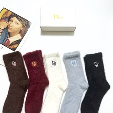 配包装 🌟【一盒5 双】 🌟Dior 迪奥 欧美大牌 经典字母 logo 水貂绒中筒袜 !超级软糯亲肤! 🌟ins爆款 配包装 🌟【一盒5 双】 🌟Dior 迪奥 欧美大牌 经典字母 logo 水貂绒中筒袜 !超级软糯亲肤! 🌟ins爆款