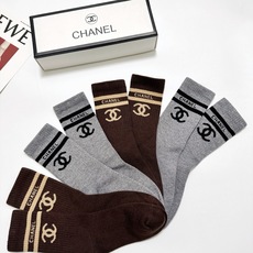 配包装 🌟【一盒 4 双】 🌟Chanel 香奈儿 经典字母 logo羊绒 中筒袜 !超级软糯亲肤! 🌟ins爆款! 配包装 🌟【一盒 4 双】 🌟Chanel 香奈儿 经典字母 logo羊绒 中筒袜 !超级软糯亲肤! 🌟ins爆款!