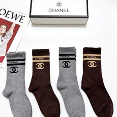 配包装 🌟【一盒 4 双】 🌟Chanel 香奈儿 经典字母 logo羊绒 中筒袜 !超级软糯亲肤! 🌟ins爆款! 配包装 🌟【一盒 4 双】 🌟Chanel 香奈儿 经典字母 logo羊绒 中筒袜 !超级软糯亲肤! 🌟ins爆款!