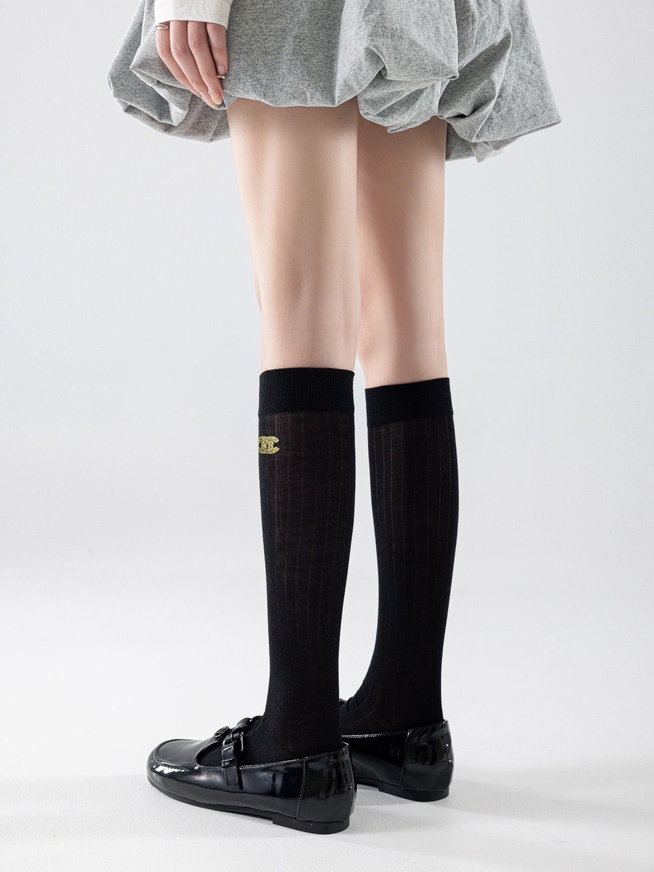 配包装 🌟【一盒2 双】 🌟Chanel 香奈儿 经典双C字母logo纯棉长筒袜 小腿袜 🌟ins爆款!专柜在售ing 配包装 🌟【一盒2 双】 🌟Chanel 香奈儿 经典双C字母logo纯棉长筒袜 小腿袜 🌟ins爆款!专柜在售ing