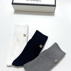配包装 🌟【一盒3 双】 🌟Chanel 香奈儿 经典字母logo 纯棉中筒袜 小腿袜 🌟ins爆款!专柜在售ing 配包装 🌟【一盒3 双】 🌟Chanel 香奈儿 经典字母logo 纯棉中筒袜 小腿袜 🌟ins爆款!专柜在售ing