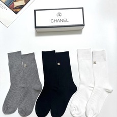 配包装 🌟【一盒3 双】 🌟Chanel 香奈儿 经典字母logo 纯棉中筒袜 小腿袜 🌟ins爆款!专柜在售ing 配包装 🌟【一盒3 双】 🌟Chanel 香奈儿 经典字母logo 纯棉中筒袜 小腿袜 🌟ins爆款!专柜在售ing