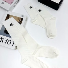 配包装 🌟【一盒2双】 🌟Gucci 古琦 经典字母logo ins超火爆小腿袜中筒袜,纯棉面料,潮人必备 ,经典个性 配包装 🌟【一盒2双】 🌟Gucci 古琦 经典字母logo ins超火爆小腿袜中筒袜,纯棉面料,潮人必备 ,经典个性
