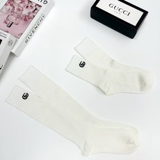 配包装 🌟【一盒2双】 🌟Gucci 古琦 经典字母logo ins超火爆小腿袜中筒袜,纯棉面料,潮人必备 ,经典个性 配包装 🌟【一盒2双】 🌟Gucci 古琦 经典字母logo ins超火爆小腿袜中筒袜,纯棉面料,潮人必备 ,经典个性