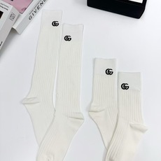 配包装 🌟【一盒2双】 🌟Gucci 古琦 经典字母logo ins超火爆小腿袜中筒袜,纯棉面料,潮人必备 ,经典个性 配包装 🌟【一盒2双】 🌟Gucci 古琦 经典字母logo ins超火爆小腿袜中筒袜,纯棉面料,潮人必备 ,经典个性
