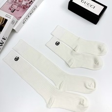 配包装 🌟【一盒2双】 🌟Gucci 古琦 经典字母logo ins超火爆小腿袜中筒袜,纯棉面料,潮人必备 ,经典个性 配包装 🌟【一盒2双】 🌟Gucci 古琦 经典字母logo ins超火爆小腿袜中筒袜,纯棉面料,潮人必备 ,经典个性