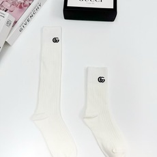 配包装 🌟【一盒2双】 🌟Gucci 古琦 经典字母logo ins超火爆小腿袜中筒袜,纯棉面料,潮人必备 ,经典个性 配包装 🌟【一盒2双】 🌟Gucci 古琦 经典字母logo ins超火爆小腿袜中筒袜,纯棉面料,潮人必备 ,经典个性