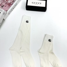 配包装 🌟【一盒2双】 🌟Gucci 古琦 经典字母logo ins超火爆小腿袜中筒袜,纯棉面料,潮人必备 ,经典个性 配包装 🌟【一盒2双】 🌟Gucci 古琦 经典字母logo ins超火爆小腿袜中筒袜,纯棉面料,潮人必备 ,经典个性
