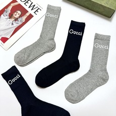 配包装 🌟【一盒4 双】 🌟Gucci 古奇 爆款双G字母 长筒袜 小腿袜,短腿袜 。专柜同步发售ing ,巨多明星红 配包装 🌟【一盒4 双】 🌟Gucci 古奇 爆款双G字母 长筒袜 小腿袜,短腿袜 。专柜同步发售ing ,巨多明星红