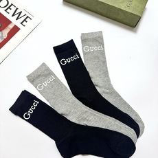 配包装 🌟【一盒4 双】 🌟Gucci 古奇 爆款双G字母 长筒袜 小腿袜,短腿袜 。专柜同步发售ing ,巨多明星红 配包装 🌟【一盒4 双】 🌟Gucci 古奇 爆款双G字母 长筒袜 小腿袜,短腿袜 。专柜同步发售ing ,巨多明星红