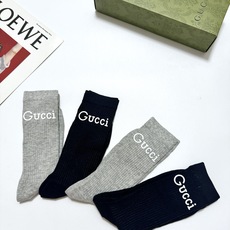 配包装 🌟【一盒4 双】 🌟Gucci 古奇 爆款双G字母 长筒袜 小腿袜,短腿袜 。专柜同步发售ing ,巨多明星红 配包装 🌟【一盒4 双】 🌟Gucci 古奇 爆款双G字母 长筒袜 小腿袜,短腿袜 。专柜同步发售ing ,巨多明星红