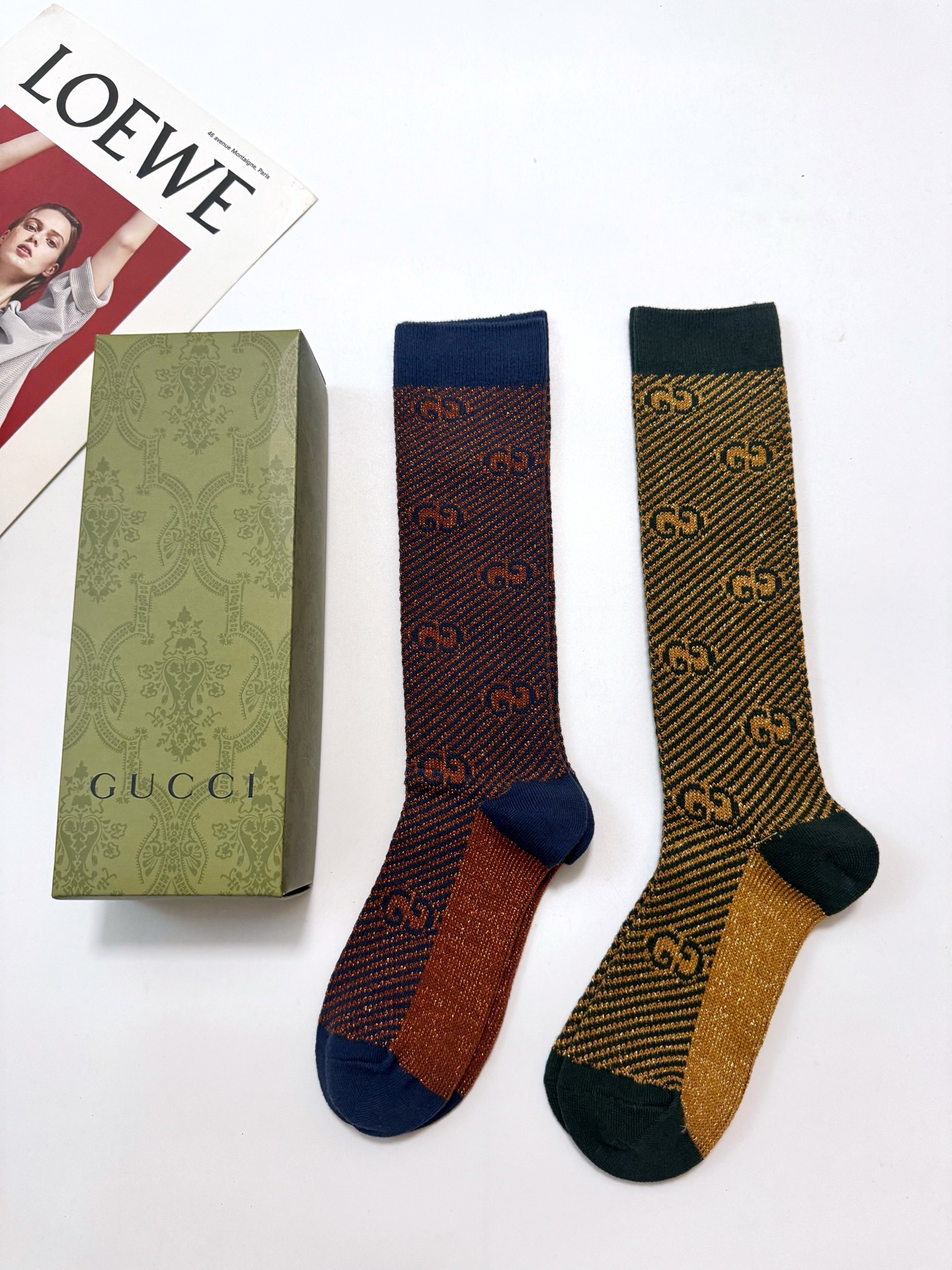 配包装 🌟【一盒2双】 🌟Gucci 古奇 爆款金银丝长筒袜 小腿袜。原单品质!双针针织混纺金银丝材质,超完美结合,款式 配包装 🌟【一盒2双】 🌟Gucci 古奇 爆款金银丝长筒袜 小腿袜。原单品质!双针针织混纺金银丝材质,超完美结合,款式