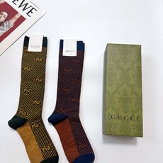 配包装 🌟【一盒2双】 🌟Gucci 古奇 爆款金银丝长筒袜 小腿袜。原单品质!双针针织混纺金银丝材质,超完美结合,款式 配包装 🌟【一盒2双】 🌟Gucci 古奇 爆款金银丝长筒袜 小腿袜。原单品质!双针针织混纺金银丝材质,超完美结合,款式