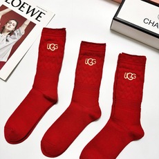 配包装 🌟【一盒3双】 🌟UGG 经典字母 logo刺绣羊毛 混纺中筒袜 !超级软糯亲肤! 🌟ins爆款!专柜在售in 配包装 🌟【一盒3双】 🌟UGG 经典字母 logo刺绣羊毛 混纺中筒袜 !超级软糯亲肤! 🌟ins爆款!专柜在售in