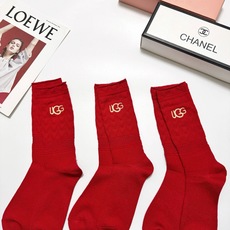 配包装 🌟【一盒3双】 🌟UGG 经典字母 logo刺绣羊毛 混纺中筒袜 !超级软糯亲肤! 🌟ins爆款!专柜在售in 配包装 🌟【一盒3双】 🌟UGG 经典字母 logo刺绣羊毛 混纺中筒袜 !超级软糯亲肤! 🌟ins爆款!专柜在售in