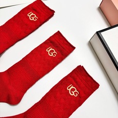 配包装 🌟【一盒3双】 🌟UGG 经典字母 logo刺绣羊毛 混纺中筒袜 !超级软糯亲肤! 🌟ins爆款!专柜在售in 配包装 🌟【一盒3双】 🌟UGG 经典字母 logo刺绣羊毛 混纺中筒袜 !超级软糯亲肤! 🌟ins爆款!专柜在售in