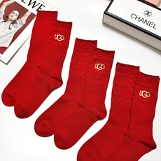 配包装 🌟【一盒3双】 🌟UGG 经典字母 logo刺绣羊毛 混纺中筒袜 !超级软糯亲肤! 🌟ins爆款!专柜在售in 配包装 🌟【一盒3双】 🌟UGG 经典字母 logo刺绣羊毛 混纺中筒袜 !超级软糯亲肤! 🌟ins爆款!专柜在售in